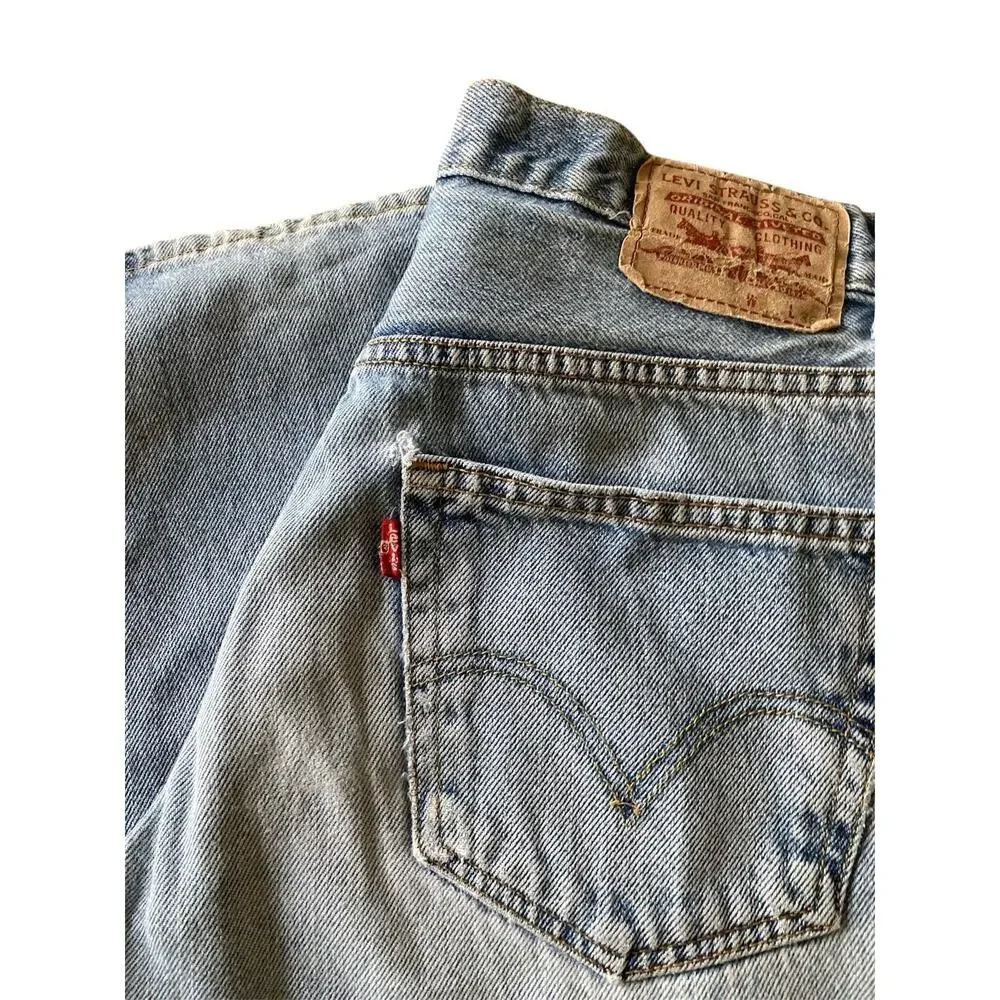 Vintage Levi’s 550 Relaxed Fit Straight Leg Light Wash 90s Y2k Mid Rise 32x34